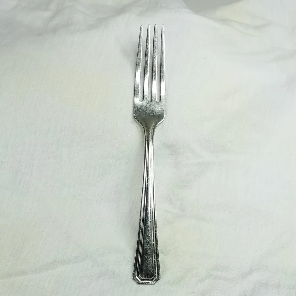 WBW (Wallace Bros Wallingford) Stainless Steel 7 1/8
